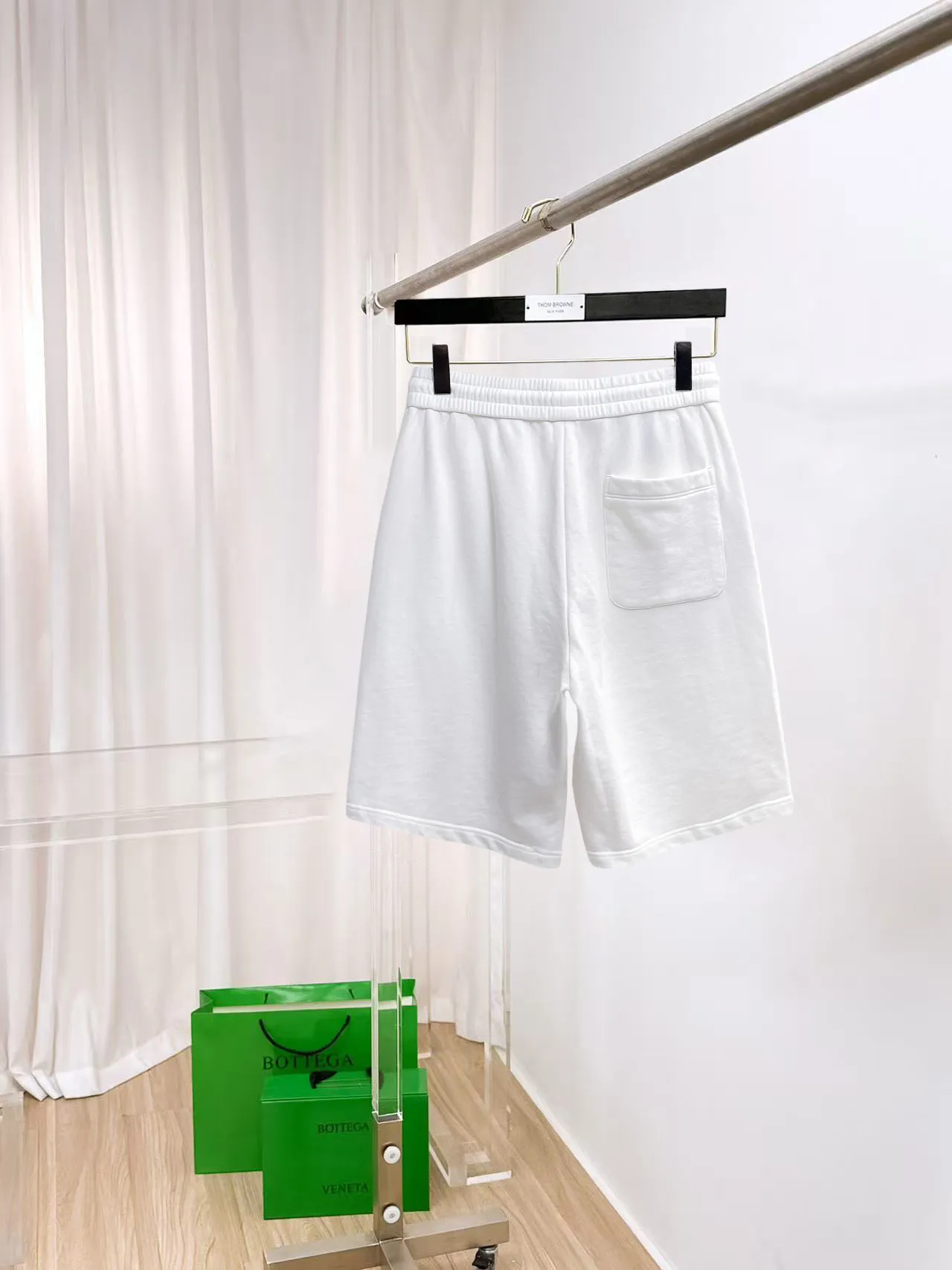 Balenciaga's three-standard complete 2026 summer New Arrival men's casual shorts, advanced custom-made Breathable fabric, Breathable fabric, extremely stretchy and comfortable, impeccable details, top-grade accessories, original logo design concept, delicate and soft feel! The upper body fit is awesome! Size: M-XXXL Please state your height and weight when ordering